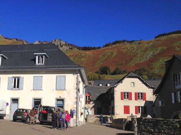 PYRENEES YOGA RETREATS - Radiance Yoga Wellness Retreats Yoga Retreat In France I Radiance Retreats