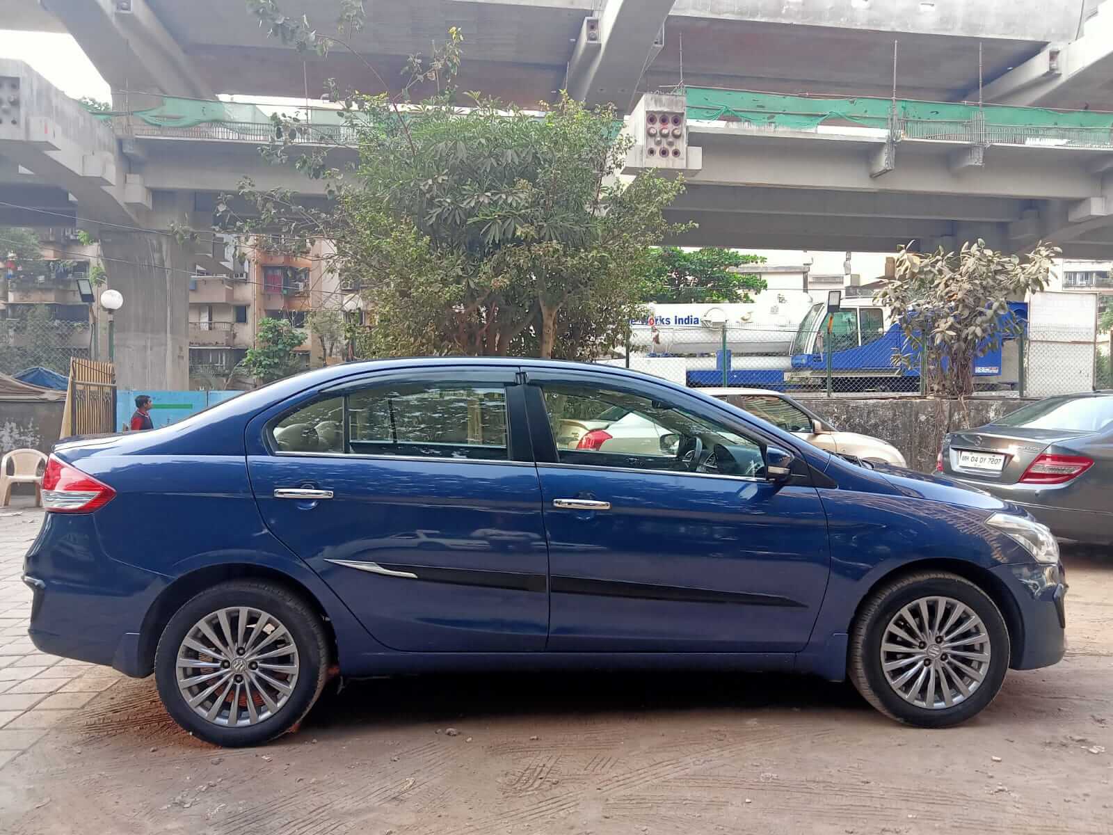 Why Choose Self Drive Over Chauffeur Services in Mumbai